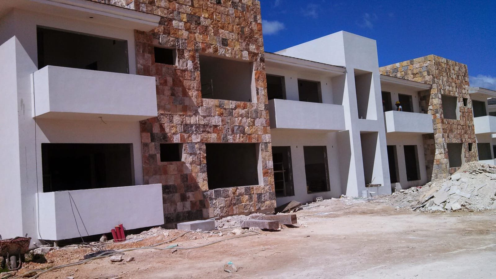 Colocación de piedra chapa - Servicio de construcción en Mérida